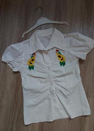 Гарна блузочка із вишивкою у школу!! 8-10 років..