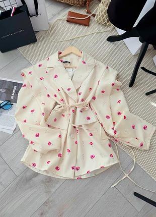 Красивий жакет -піджак у квітковий принт з поясом