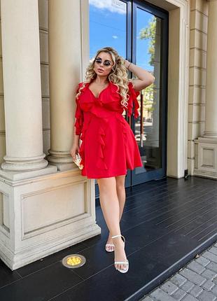 Женское короткое платье мини с рюшами рюшиками цвет яркий красный