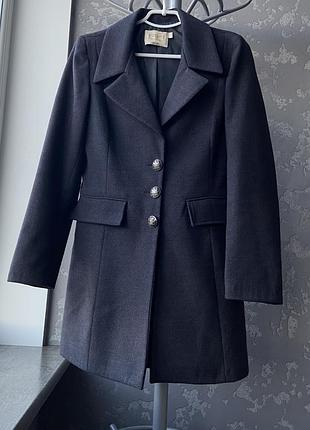 Жіноче сіре пальто з гарними ґудзиками  artigli made in italy розмір 42 s/m