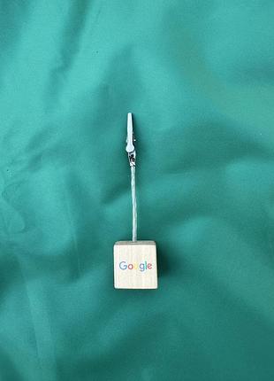 Деревʼяний тримач для заміток google