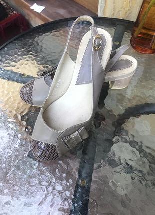 Босоніжки шкіра