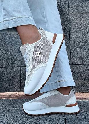 Розпродаж білі з бежевим дуже круті кросівки