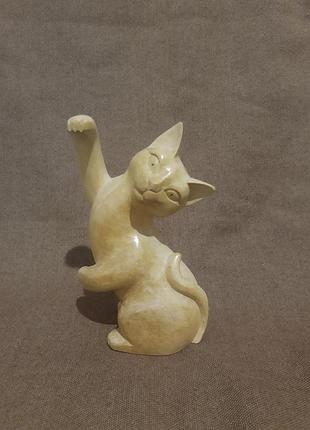 Деревянная статуэтка "кошка".