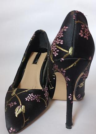 Женские туфли dorothy perkins, размер 6(39). ткань, основание черная в виноградные ветки.