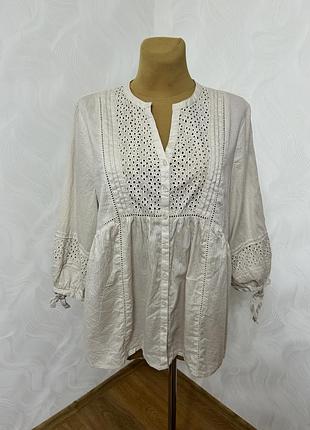 Батістова блуза з мереживом
