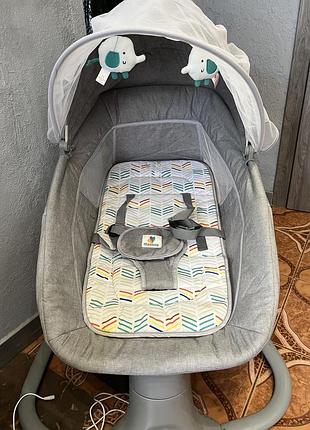 Захитуючий центр шезлонг 3 в 1 для новонароджених з пультом і москітною сіткою mastela