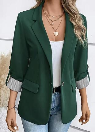 Піджак з лацканами та манжетами