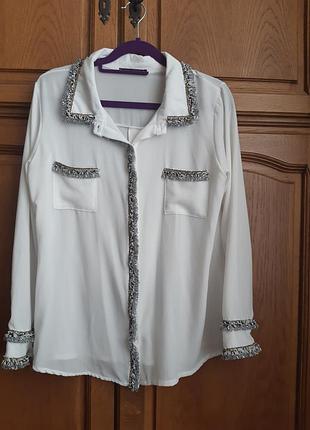 Блузка белая с длинным рукавом