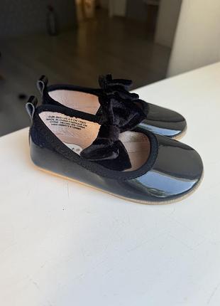 Туфлі від бренду h&m, лаковані , дуже милі та зручні , якісні