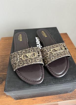 Шльопанці гесс