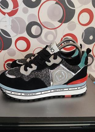 Кросівки в ідеальному стані