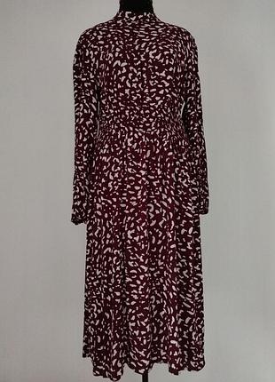 Платье с длинными рукавами