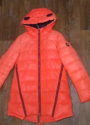 Яркая зимняя курточка