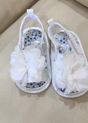 Пінетки босоніжки на дівчинку, підошва 11.5 см  білі