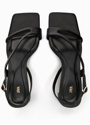 Жіночі босоніжки