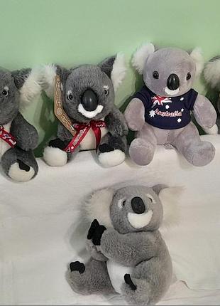 Игрушка мягкая плюшевая австралия коала с флагом, бумерангом - 20 см, 25 см