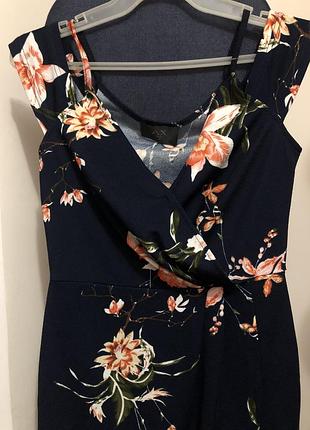 Плаття синього кольору з квітами