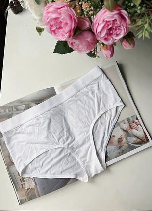 Білі жіночі трусики