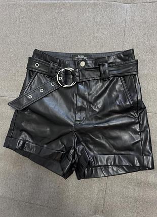 Шорти єко шкіра bershka