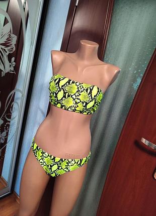 Яскравий гарний купальник