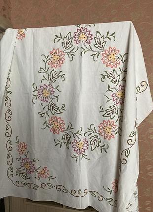 Скатерть с вышивкой прямоугольная