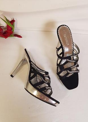 Нарядные серебряные блестящие босоножки с камушками на шпильке 36р