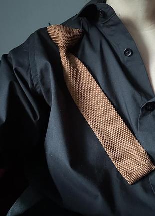 Галстук вязанный узкий короткий бежевый на резинке