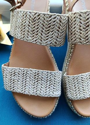 Босоножки женские