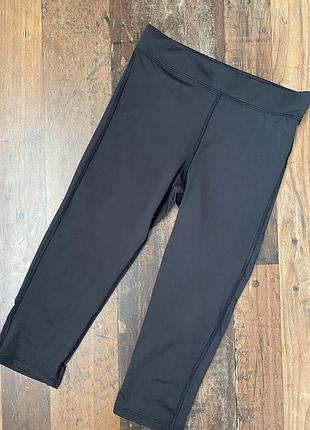 Базовые черные эластичные бриджи капри