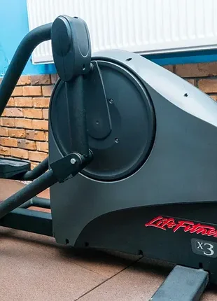 Продаю тренажер orbitrek life fitness х3