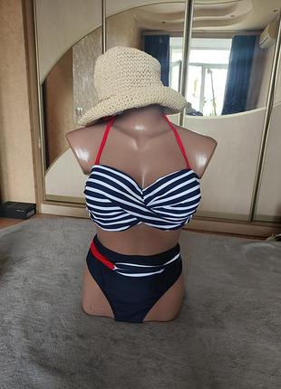 Купальник в полоску раздельный