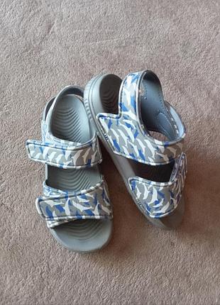 Класні зручні легксенькі босоніжки піна на лепучках