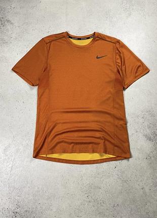 Футболка under armour