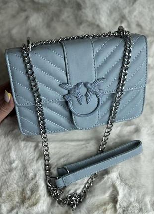 Сумочка на цепочке pinko love classic icon, голубого цвета