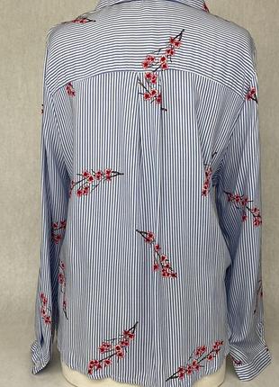 Подовжена сорочка літня у квітки у дрібну смужку з вишивкою сакура