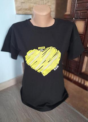 Жіноча футболка