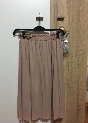 Стильная  юбка  міді