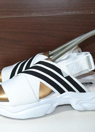 Adidas magmur 38р сандалии белые оригинал