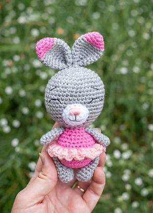 Вязаная игрушка зайчик вязаный заяц