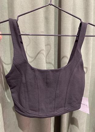 Топ из хлопка может быть спортивный или гулять