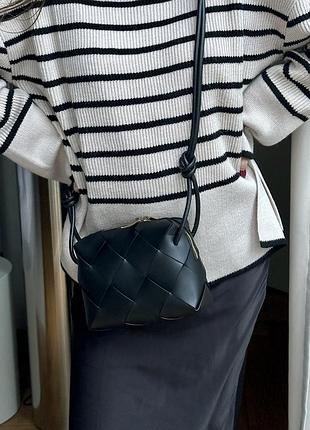 Шкіряна плетена сумка крос-боді bv