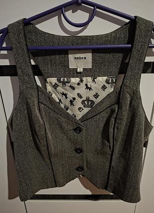 Жилетка интересного кроя