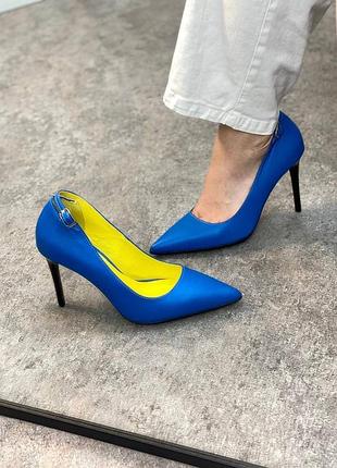 Оригінальні яскраві шкіряні туфлі на шпильці