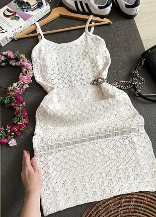 Вязаное платье с открытой спинкой bershka