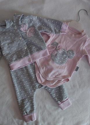 Продам очень классный костюмчик для новорожденной девочки