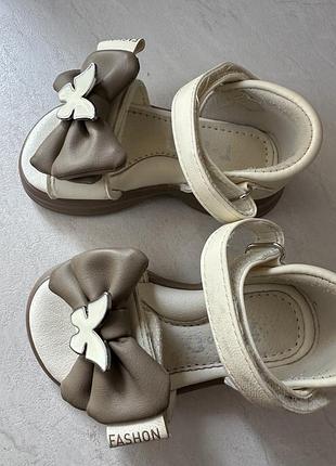 Босоніжки для дівчинки