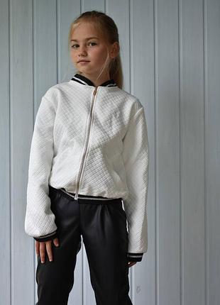 Бомбер молочный для девочки
