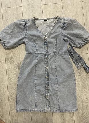 Джинсова сукня з рукавами фонариками на ґудзиках