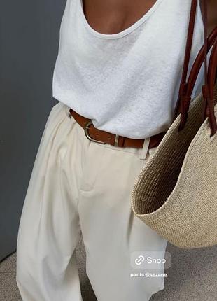 Базовая полупрозрачная майка алкоголичка с глубоким вырезом